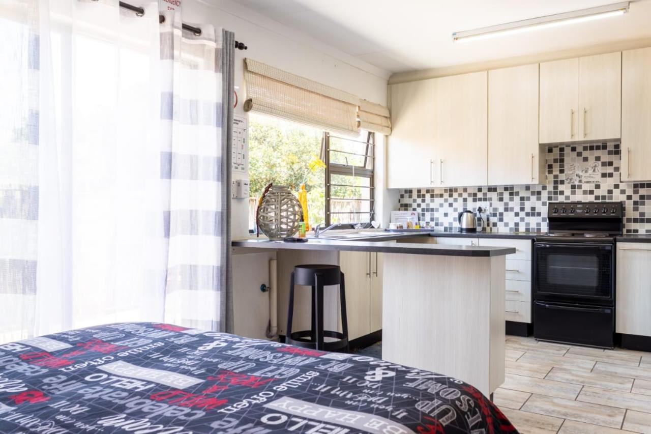 Mykhaya-Your Home Away From Home Kempton Park Extérieur photo