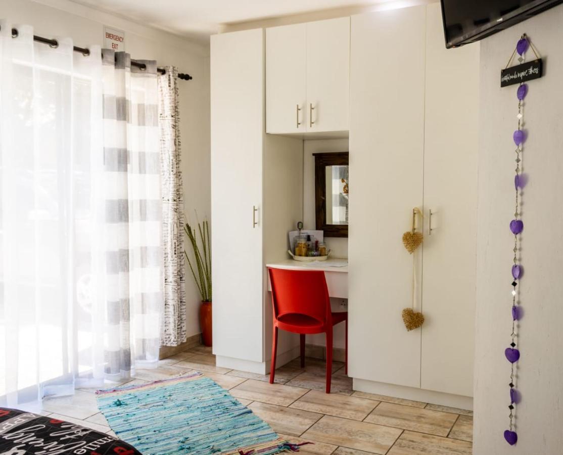Mykhaya-Your Home Away From Home Kempton Park Extérieur photo
