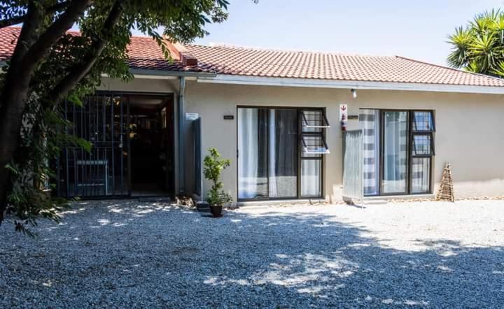 Mykhaya-Your Home Away From Home Kempton Park Extérieur photo